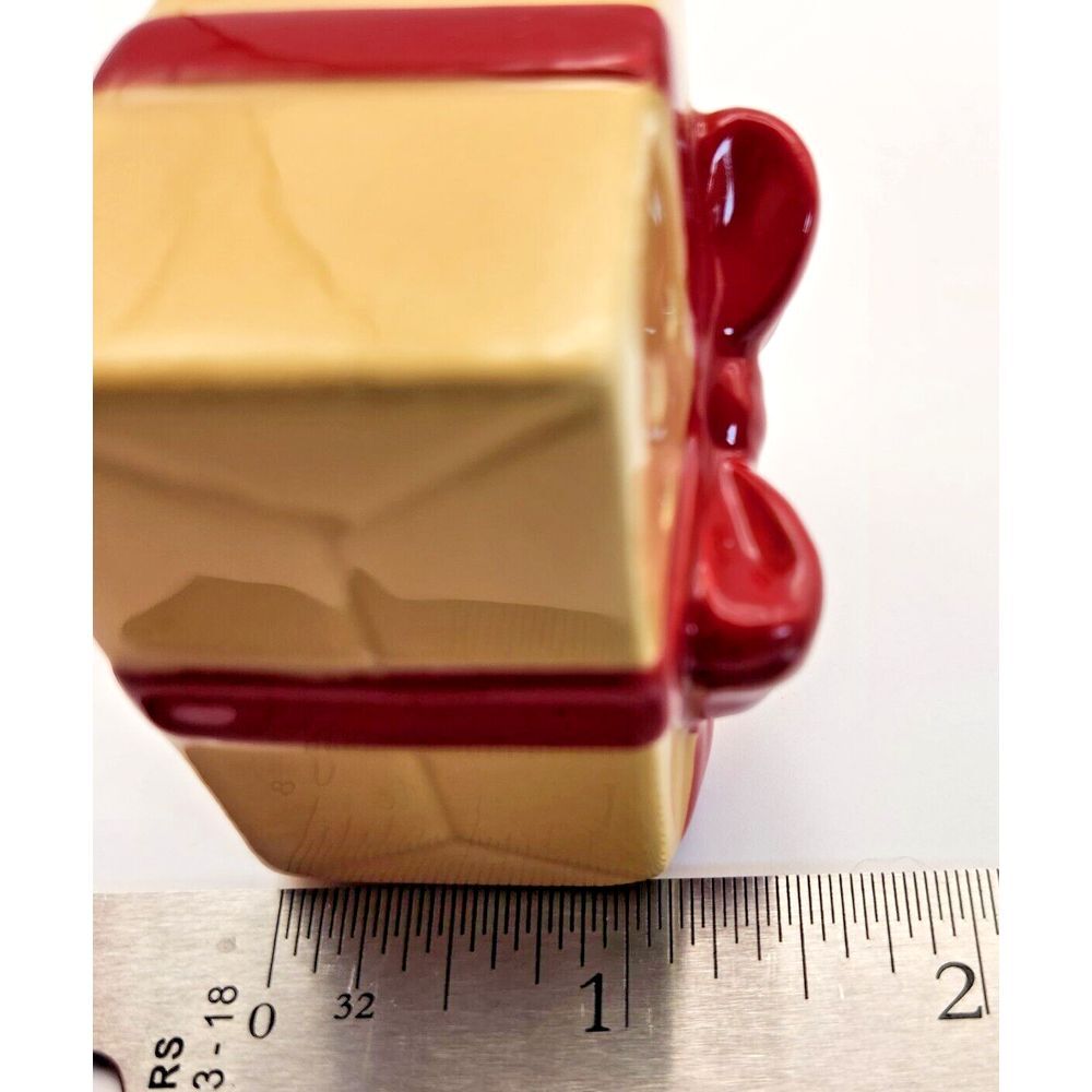 2023 Hallmark VIP Salt & Pepper Shaker Set‎ Christmas Present Gift Box New - Picture 13 of 14